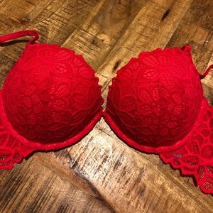 Victoria’s secrets PINK 36B date super push red bra adds 2 cup sizes